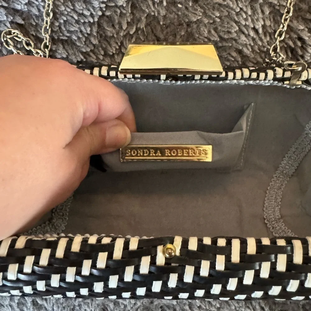 SONDRA ROBERT Clutch Purse